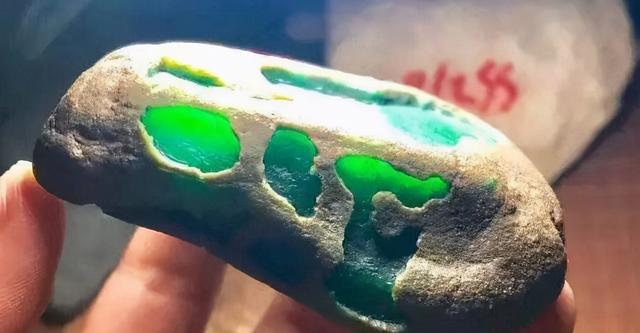 缅甸翡翠原石怎么看缅甸翡翠产区-第3张图片-翡翠网 缅甸翡翠原石怎么看缅甸翡翠产区-第3张图片-翡翠网