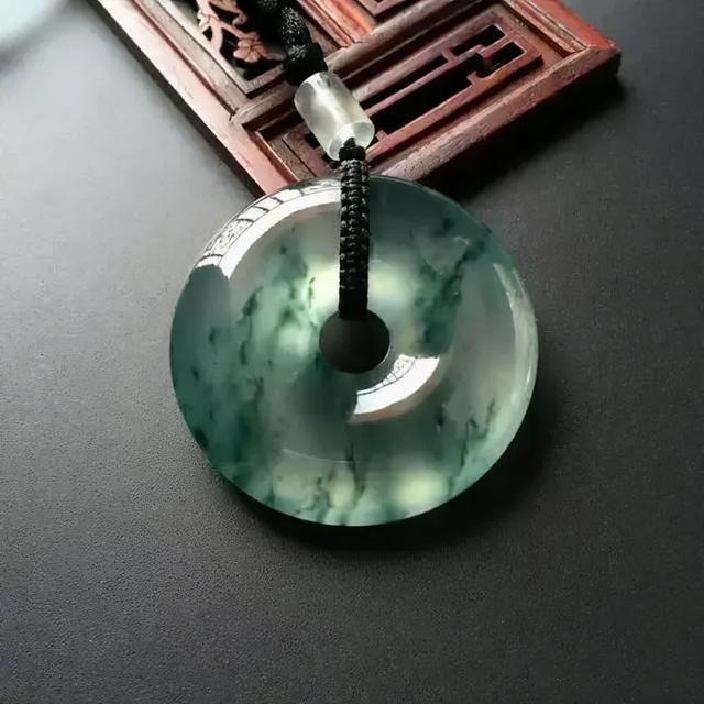 翡翠价格大五价是多少,翡翠价格中五-第4张图片-翡翠网 翡翠价格大五价是多少,翡翠价格中五-第4张图片-翡翠网