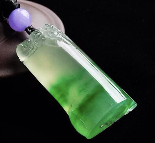 糯冰种的翡翠能养透吗冰糯种翡翠戴久了会透-第3张图片-翡翠网 糯冰种的翡翠能养透吗冰糯种翡翠戴久了会透-第3张图片-翡翠网