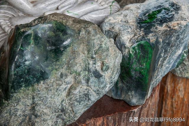 种嫩的翡翠有价值吗翡翠的变种知识-第1张图片-翡翠网 种嫩的翡翠有价值吗翡翠的变种知识-第1张图片-翡翠网