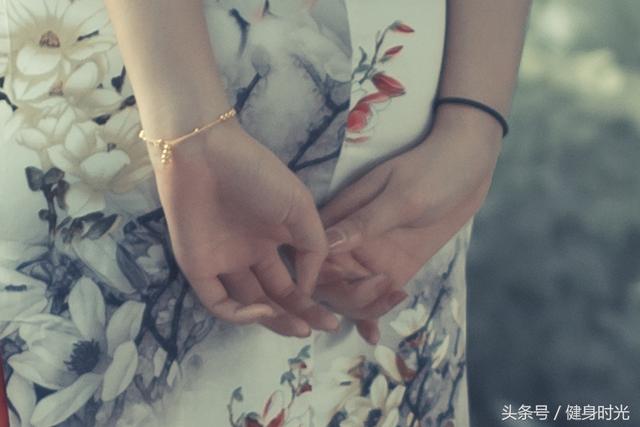 十指芊芊是什么姿势,十指芊芊翡翠知识-第4张图片-翡翠网 十指芊芊是什么姿势,十指芊芊翡翠知识-第4张图片-翡翠网