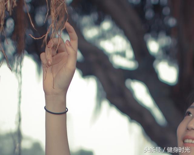 十指芊芊是什么姿势,十指芊芊翡翠知识-第5张图片-翡翠网 十指芊芊是什么姿势,十指芊芊翡翠知识-第5张图片-翡翠网