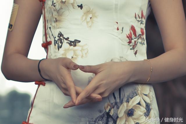 十指芊芊是什么姿势,十指芊芊翡翠知识-第7张图片-翡翠网 十指芊芊是什么姿势,十指芊芊翡翠知识-第7张图片-翡翠网