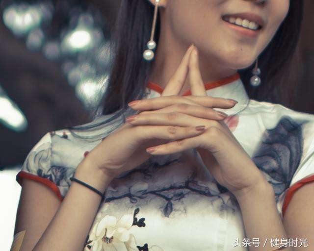 十指芊芊是什么姿势,十指芊芊翡翠知识-第8张图片-翡翠网 十指芊芊是什么姿势,十指芊芊翡翠知识-第8张图片-翡翠网