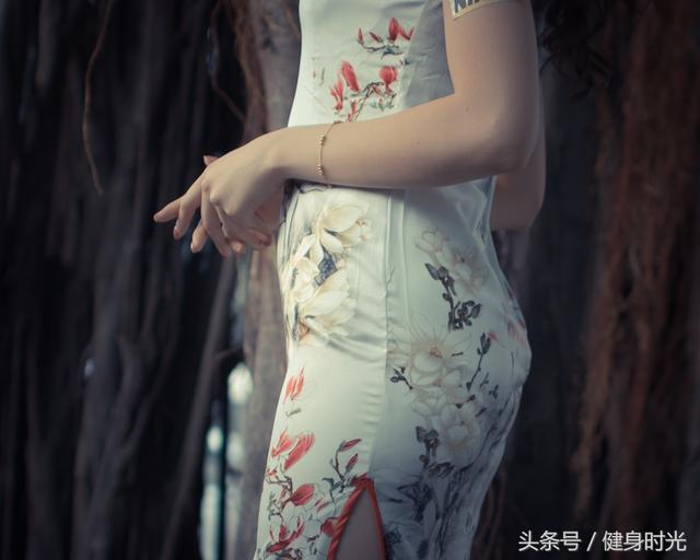 十指芊芊是什么姿势,十指芊芊翡翠知识-第9张图片-翡翠网 十指芊芊是什么姿势,十指芊芊翡翠知识-第9张图片-翡翠网