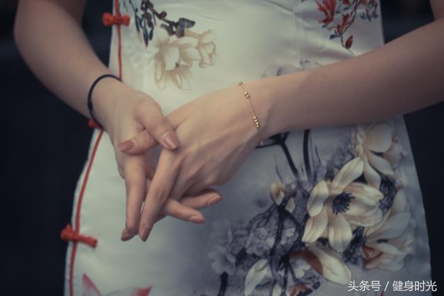 十指芊芊是什么姿势,十指芊芊翡翠知识-第10张图片-翡翠网 十指芊芊是什么姿势,十指芊芊翡翠知识-第10张图片-翡翠网