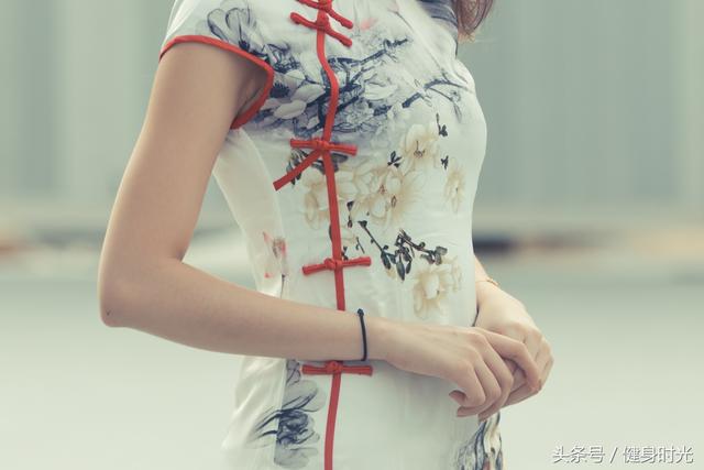 十指芊芊是什么姿势,十指芊芊翡翠知识-第12张图片-翡翠网 十指芊芊是什么姿势,十指芊芊翡翠知识-第12张图片-翡翠网