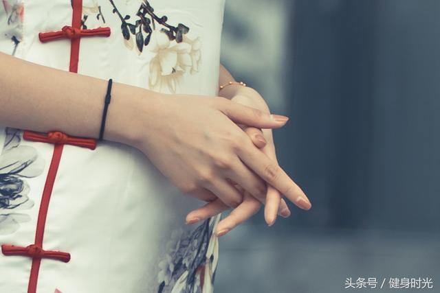 十指芊芊是什么姿势,十指芊芊翡翠知识-第15张图片-翡翠网 十指芊芊是什么姿势,十指芊芊翡翠知识-第15张图片-翡翠网