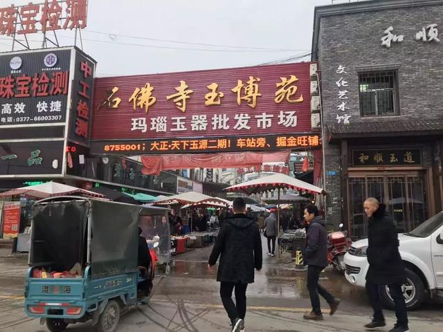 快手直播卖翡翠原石是真的吗快手玉匠人的翡翠手镯是不是真的-第2张图片-翡翠网 快手直播卖翡翠原石是真的吗快手玉匠人的翡翠手镯是不是真的-第2张图片-翡翠网