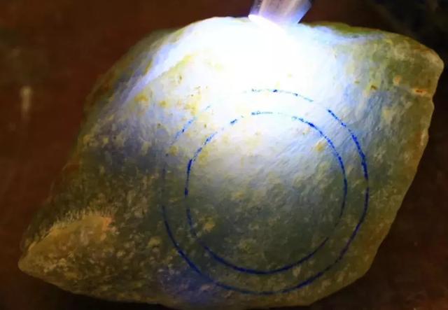 河北翡翠原石保存,卖的翡翠原石如何保存-第1张图片-翡翠网 河北翡翠原石保存,卖的翡翠原石如何保存-第1张图片-翡翠网