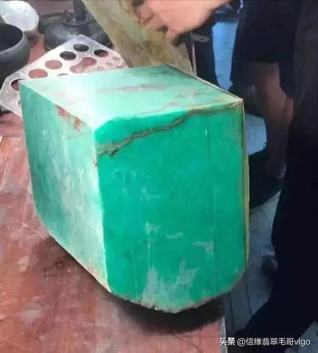 豆种翡翠原石切片的图冰种翡翠原石切面图片-第6张图片-翡翠网 豆种翡翠原石切片的图冰种翡翠原石切面图片-第6张图片-翡翠网