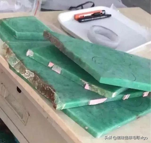 豆种翡翠原石切片的图冰种翡翠原石切面图片-第7张图片-翡翠网 豆种翡翠原石切片的图冰种翡翠原石切面图片-第7张图片-翡翠网