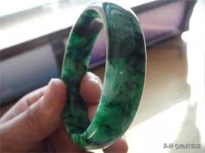 飘形翡翠手镯图片,冰种飘绿翡翠手镯-第1张图片-翡翠网 飘形翡翠手镯图片,冰种飘绿翡翠手镯-第1张图片-翡翠网