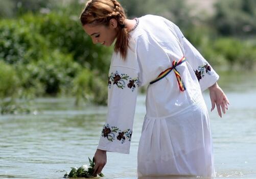 抖音很火的生日短句,成熟有内涵的生日说说-第2张图片-翡翠网 抖音很火的生日短句,成熟有内涵的生日说说-第2张图片-翡翠网