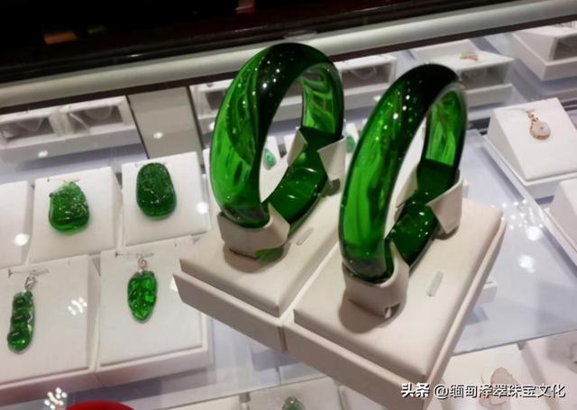 翡翠的原石在哪里翡翠知识图解大全高清照片-第6张图片-翡翠网 翡翠的原石在哪里翡翠知识图解大全高清照片-第6张图片-翡翠网