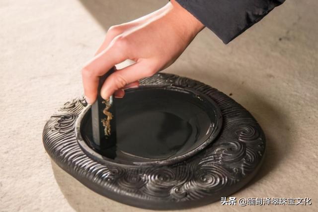 翡翠的原石在哪里翡翠知识图解大全高清照片-第19张图片-翡翠网 翡翠的原石在哪里翡翠知识图解大全高清照片-第19张图片-翡翠网