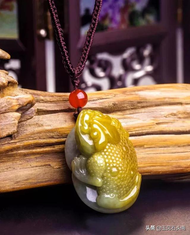 翡翠原石压灯黄雾鸡蛋黄翡翠原石价格-第2张图片-翡翠网 翡翠原石压灯黄雾鸡蛋黄翡翠原石价格-第2张图片-翡翠网