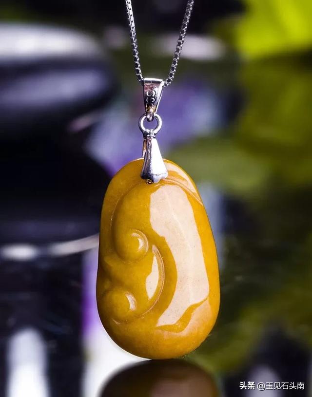翡翠原石压灯黄雾鸡蛋黄翡翠原石价格-第3张图片-翡翠网 翡翠原石压灯黄雾鸡蛋黄翡翠原石价格-第3张图片-翡翠网
