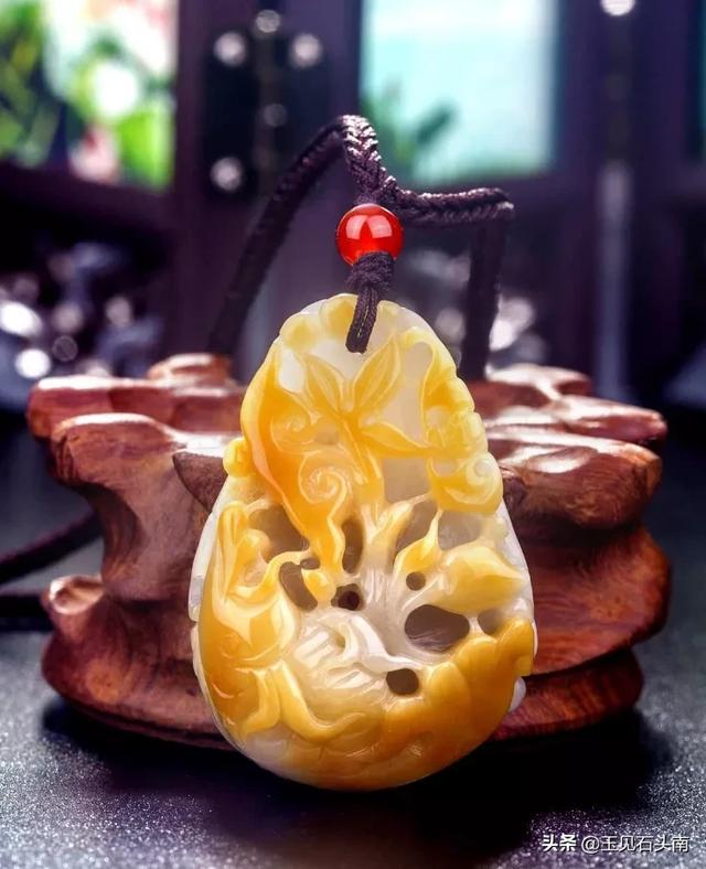 翡翠原石压灯黄雾鸡蛋黄翡翠原石价格-第4张图片-翡翠网 翡翠原石压灯黄雾鸡蛋黄翡翠原石价格-第4张图片-翡翠网