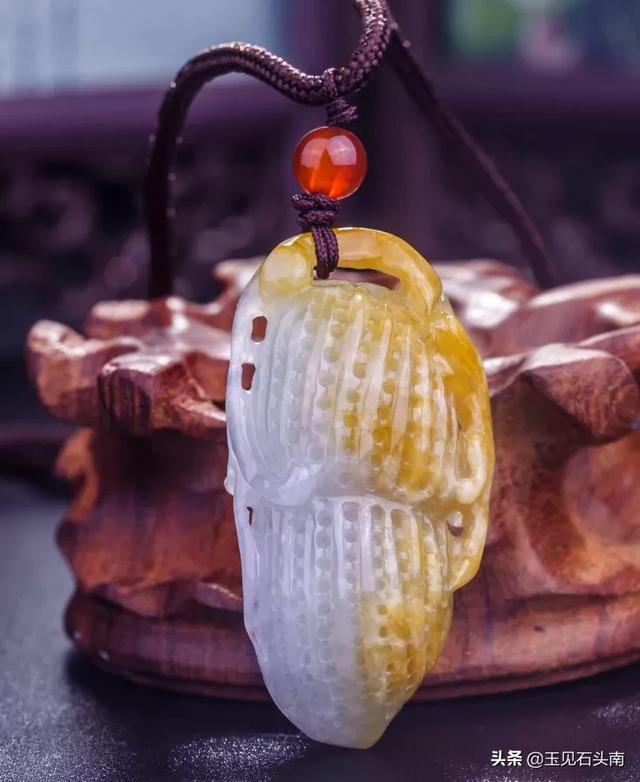 翡翠原石压灯黄雾鸡蛋黄翡翠原石价格-第12张图片-翡翠网 翡翠原石压灯黄雾鸡蛋黄翡翠原石价格-第12张图片-翡翠网