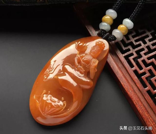 翡翠原石压灯黄雾鸡蛋黄翡翠原石价格-第13张图片-翡翠网 翡翠原石压灯黄雾鸡蛋黄翡翠原石价格-第13张图片-翡翠网