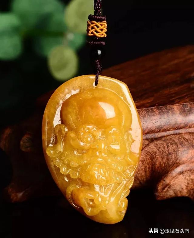 翡翠原石压灯黄雾鸡蛋黄翡翠原石价格-第23张图片-翡翠网 翡翠原石压灯黄雾鸡蛋黄翡翠原石价格-第23张图片-翡翠网