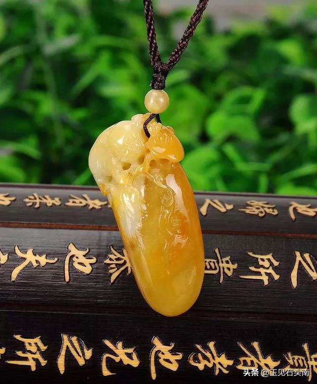 翡翠原石压灯黄雾鸡蛋黄翡翠原石价格-第25张图片-翡翠网 翡翠原石压灯黄雾鸡蛋黄翡翠原石价格-第25张图片-翡翠网