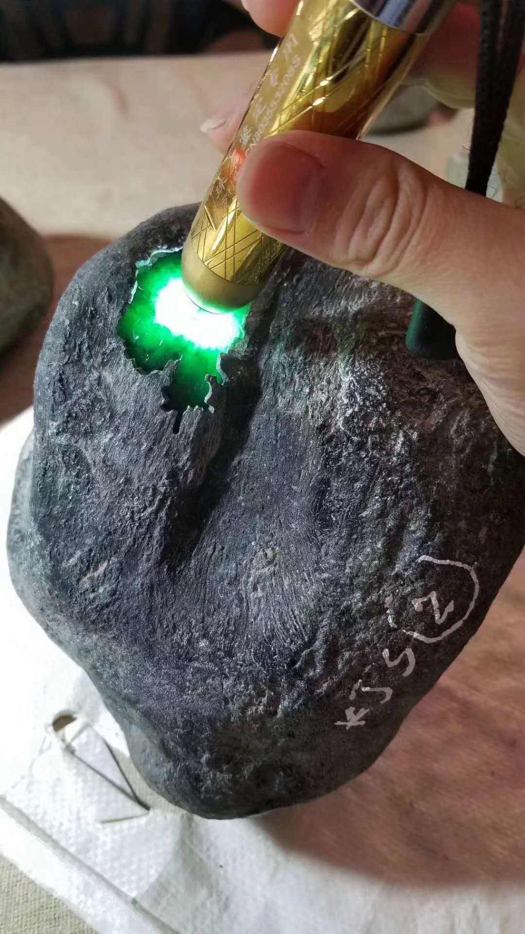 百三桥翡翠原石的特点,三桥翡翠原石-第2张图片-翡翠网 百三桥翡翠原石的特点,三桥翡翠原石-第2张图片-翡翠网