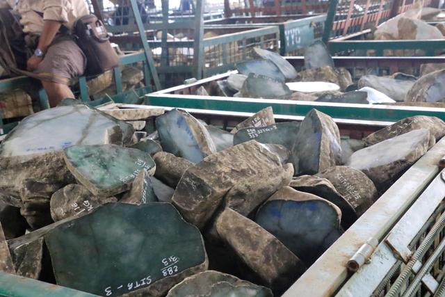 赵阳兰百度百科博也珠宝中缅翡翠原石-第3张图片-翡翠网 赵阳兰百度百科博也珠宝中缅翡翠原石-第3张图片-翡翠网