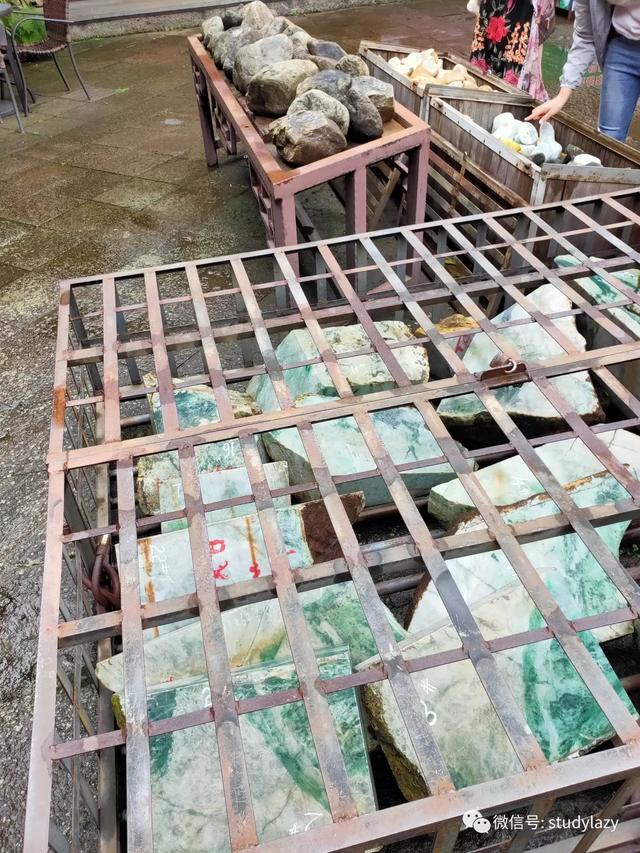 武隆玉石翡翠原石的简单介绍-第41张图片-翡翠网 武隆玉石翡翠原石的简单介绍-第41张图片-翡翠网