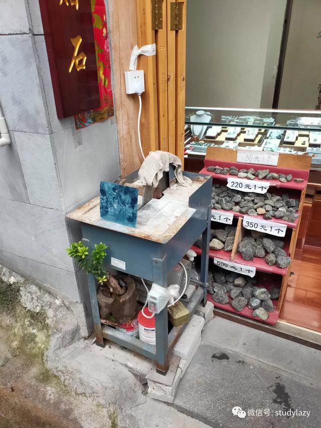 武隆玉石翡翠原石的简单介绍-第42张图片-翡翠网 武隆玉石翡翠原石的简单介绍-第42张图片-翡翠网