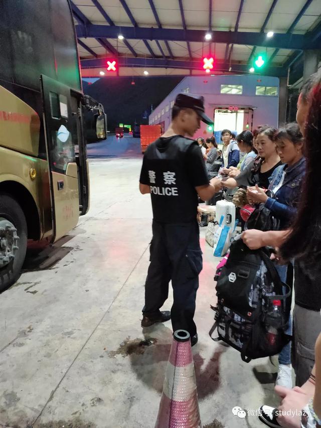 武隆玉石翡翠原石的简单介绍-第50张图片-翡翠网 武隆玉石翡翠原石的简单介绍-第50张图片-翡翠网