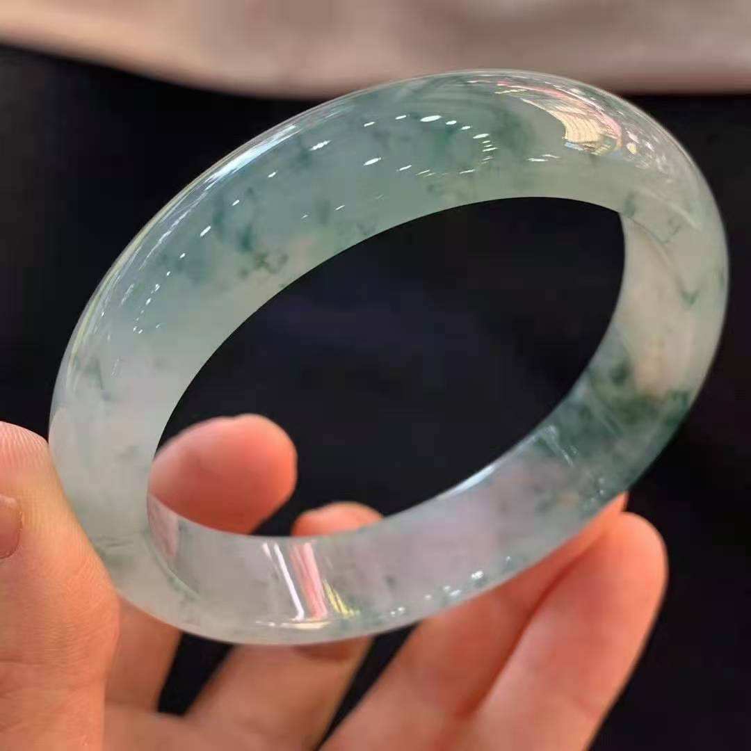 翡翠老料手镯真假鉴别什么种的翡翠好-第1张图片-翡翠网 翡翠老料手镯真假鉴别什么种的翡翠好-第1张图片-翡翠网