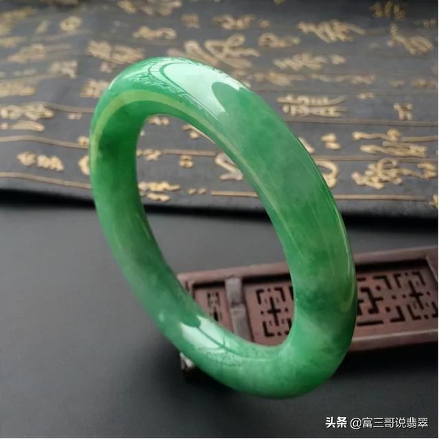 翡翠的入门知识视频教程,翡翠手工抛光方法视频-第15张图片-翡翠网 翡翠的入门知识视频教程,翡翠手工抛光方法视频-第15张图片-翡翠网