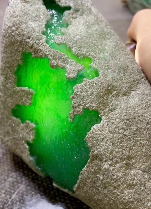 冰糯种与糯化种图解翡翠种水等级划分标准图片-第1张图片-翡翠网 冰糯种与糯化种图解翡翠种水等级划分标准图片-第1张图片-翡翠网