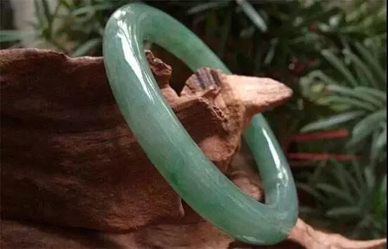 冰糯种与糯化种图解翡翠种水等级划分标准图片-第11张图片-翡翠网 冰糯种与糯化种图解翡翠种水等级划分标准图片-第11张图片-翡翠网