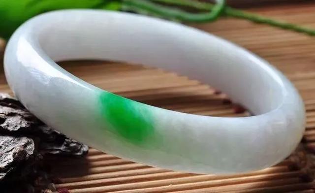 冰糯种与糯化种图解翡翠种水等级划分标准图片-第15张图片-翡翠网 冰糯种与糯化种图解翡翠种水等级划分标准图片-第15张图片-翡翠网