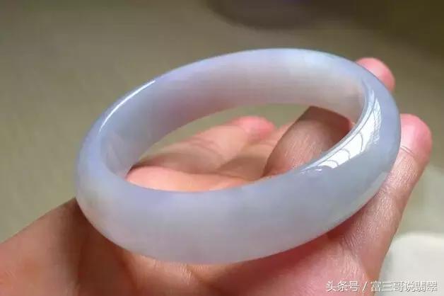 翡翠手镯摔断了怎么办,两个翡翠手镯都断了-第8张图片-翡翠网 翡翠手镯摔断了怎么办,两个翡翠手镯都断了-第8张图片-翡翠网