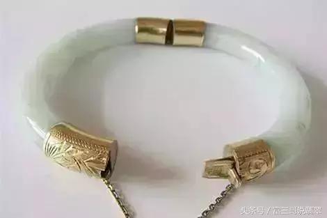 翡翠手镯摔断了怎么办,两个翡翠手镯都断了-第13张图片-翡翠网 翡翠手镯摔断了怎么办,两个翡翠手镯都断了-第13张图片-翡翠网