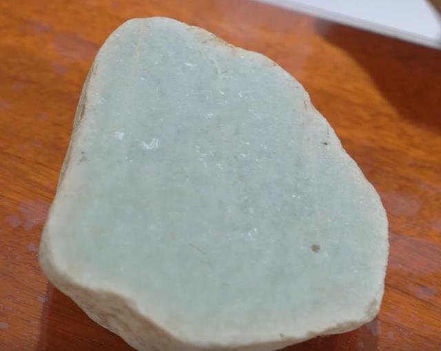 关于翡翠原石糯化与高糯化的区别的信息-第1张图片-翡翠网 关于翡翠原石糯化与高糯化的区别的信息-第1张图片-翡翠网