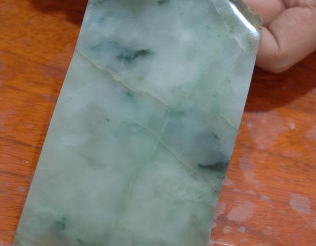 关于翡翠原石糯化与高糯化的区别的信息-第3张图片-翡翠网 关于翡翠原石糯化与高糯化的区别的信息-第3张图片-翡翠网