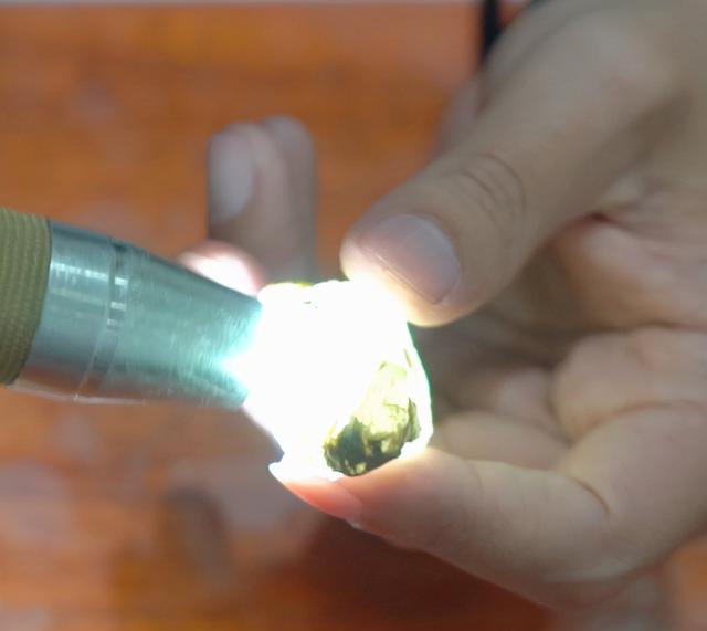 关于翡翠原石糯化与高糯化的区别的信息-第6张图片-翡翠网 关于翡翠原石糯化与高糯化的区别的信息-第6张图片-翡翠网