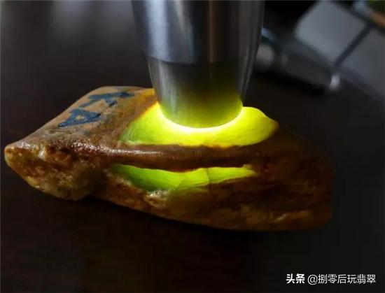 翡翠原石用x光机用灯光怎么看翡翠原石-第1张图片-翡翠网 翡翠原石用x光机用灯光怎么看翡翠原石-第1张图片-翡翠网