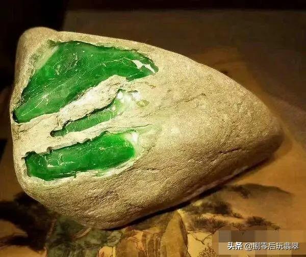 翡翠原石用x光机用灯光怎么看翡翠原石-第8张图片-翡翠网 翡翠原石用x光机用灯光怎么看翡翠原石-第8张图片-翡翠网