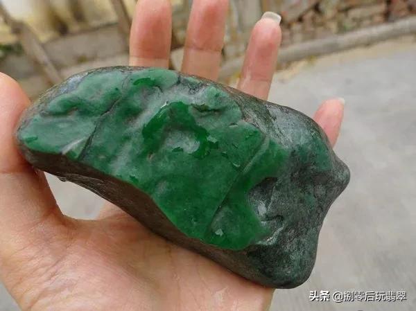 翡翠原石用x光机用灯光怎么看翡翠原石-第9张图片-翡翠网 翡翠原石用x光机用灯光怎么看翡翠原石-第9张图片-翡翠网