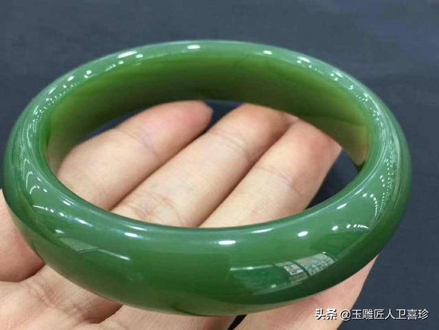 关于品质好的碧玉翡翠手镯知识的信息-第6张图片-翡翠网 关于品质好的碧玉翡翠手镯知识的信息-第6张图片-翡翠网