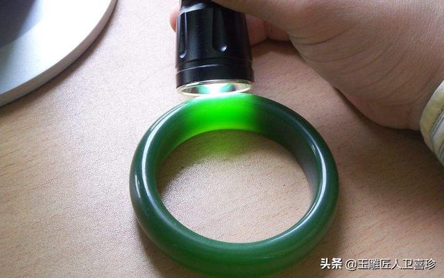 关于品质好的碧玉翡翠手镯知识的信息-第13张图片-翡翠网 关于品质好的碧玉翡翠手镯知识的信息-第13张图片-翡翠网