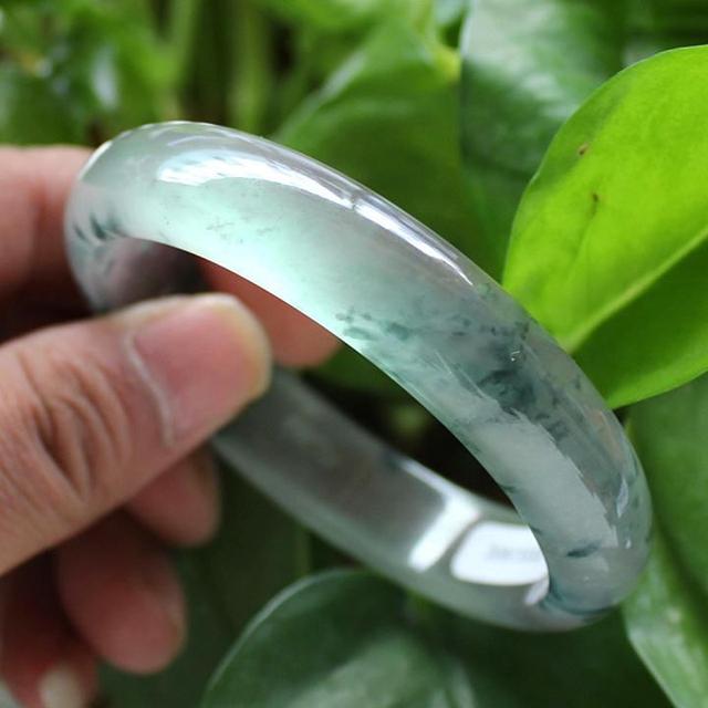 翡翠手镯散着飘黄满单淡果绿糯米种贵妃镯-第4张图片-翡翠网 翡翠手镯散着飘黄满单淡果绿糯米种贵妃镯-第4张图片-翡翠网