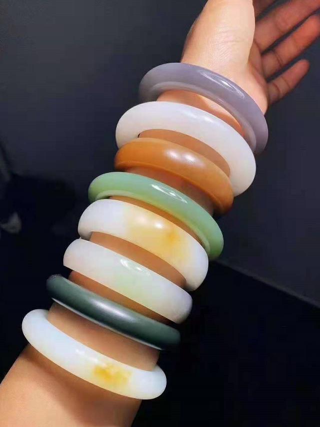 带了50年的翡翠手镯,翡翠手镯怎么能戴活-第7张图片-翡翠网 带了50年的翡翠手镯,翡翠手镯怎么能戴活-第7张图片-翡翠网