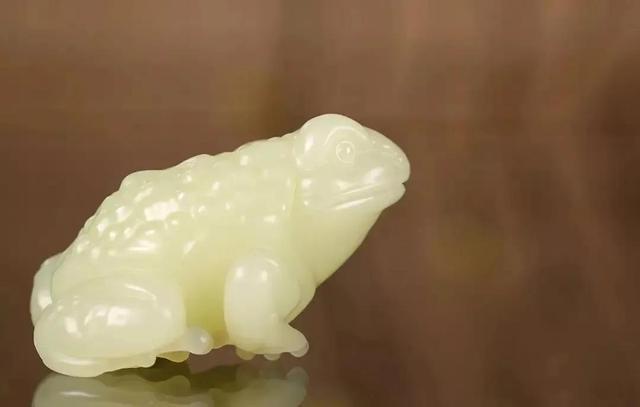 翡翠和黄龙玉哪个值钱,翡翠黄玉价格-第4张图片-翡翠网 翡翠和黄龙玉哪个值钱,翡翠黄玉价格-第4张图片-翡翠网